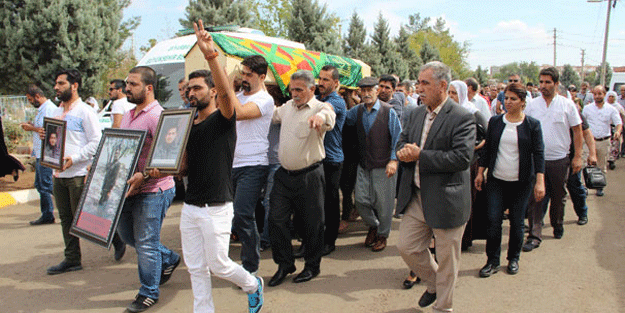 HDP milletvekilleri teröristin cenazesine katıldı