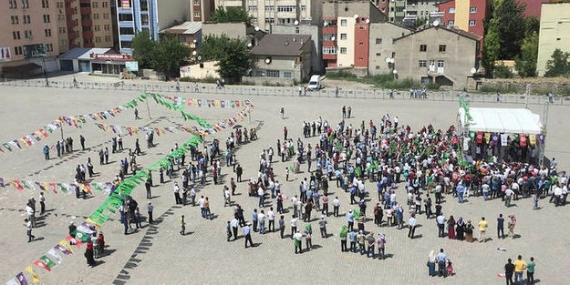 HDP mitinginde meydan boş kaldı