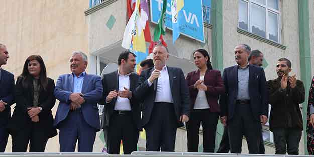 HDP mitinginde yakalandılar! Eski başkan...
