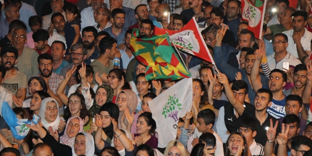 HDP mitinginde yine PKK propagandası yaptılar!