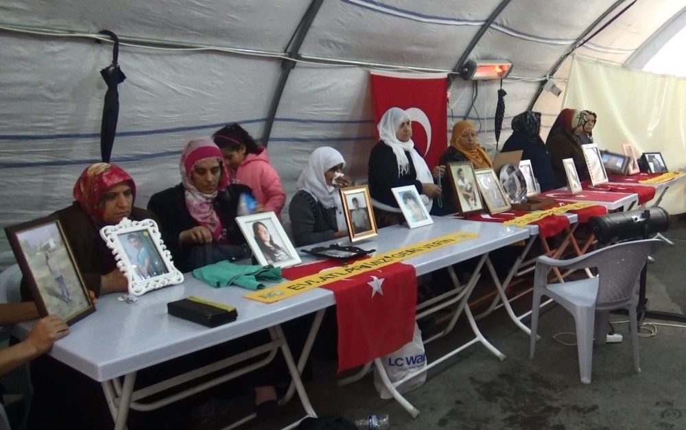 HDP önünde, ailelerin evlat nöbeti 128’nci gününde 