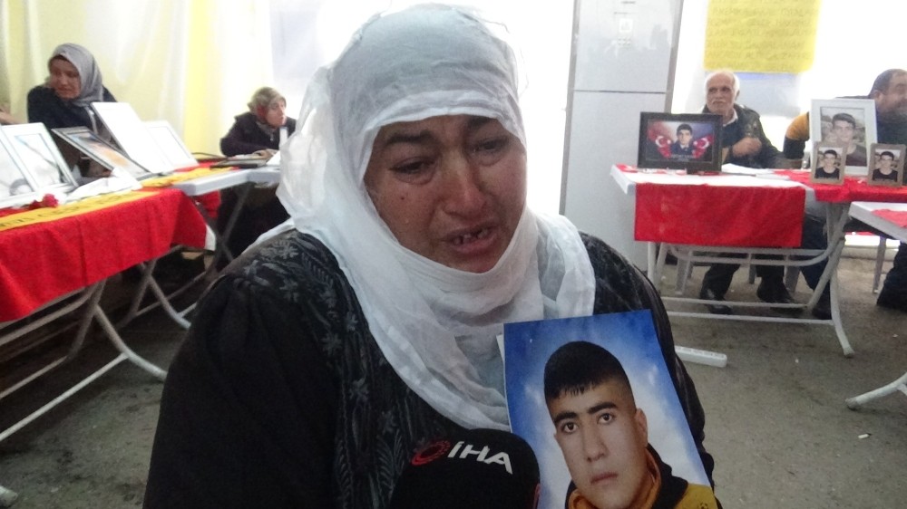 HDP önünde evlat nöbeti tutan ailelere katılım çığ gibi büyüyor 