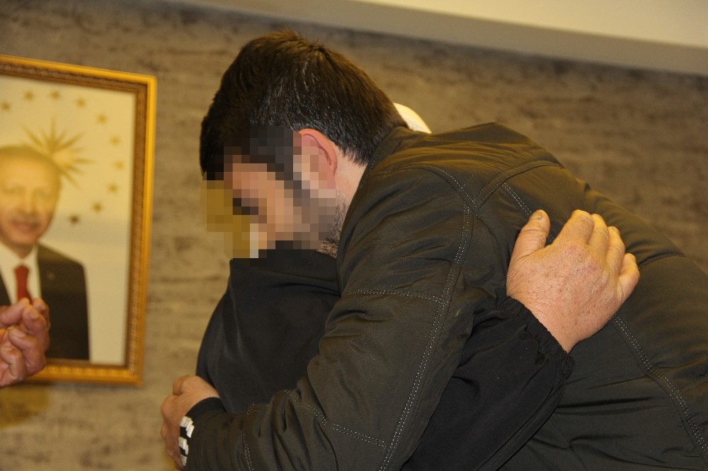 HDP önünde eylem başlattı, 6 yıl sonra oğluna kavuştu 