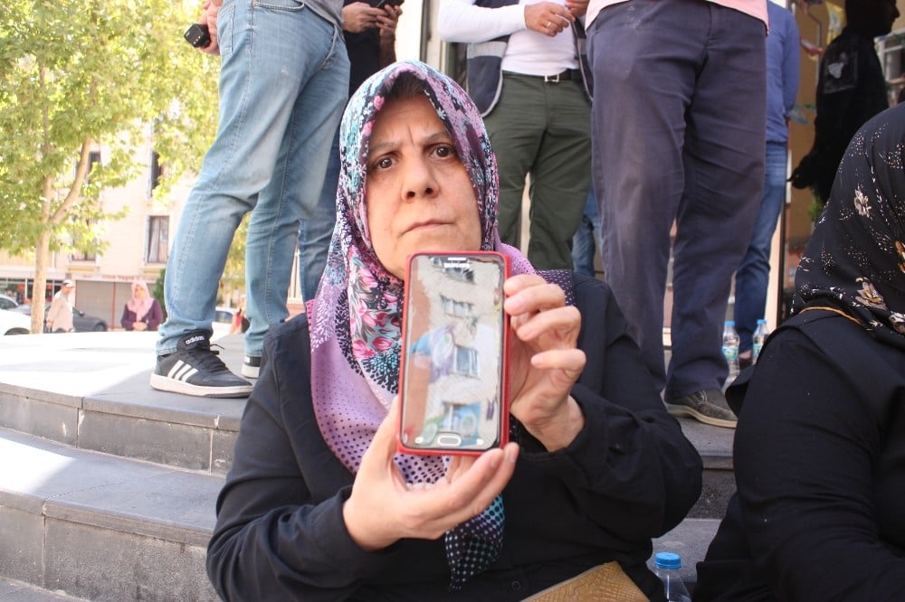 HDP önünde eylem yapan aile sayısı 8’e yükseldi 