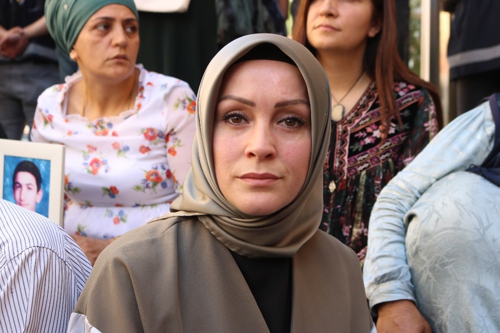 HDP önünde eylem yapan ailelere STK’lardan destek 