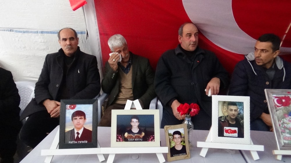 HDP önündeki ailelerin direnişi çığ gibi büyüyor 