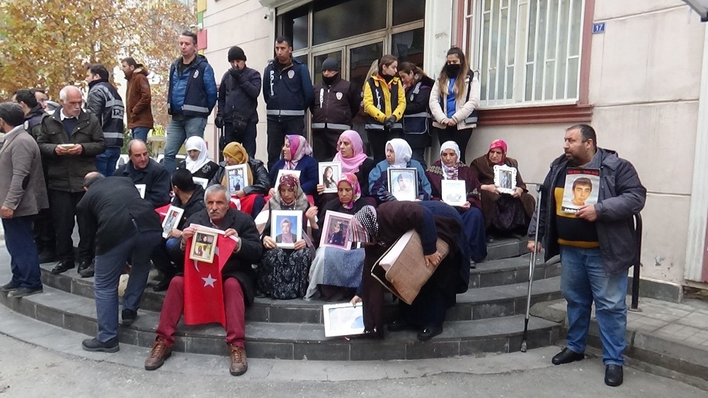 HDP önündeki ailelerin evlat nöbeti 122’inci gününde 