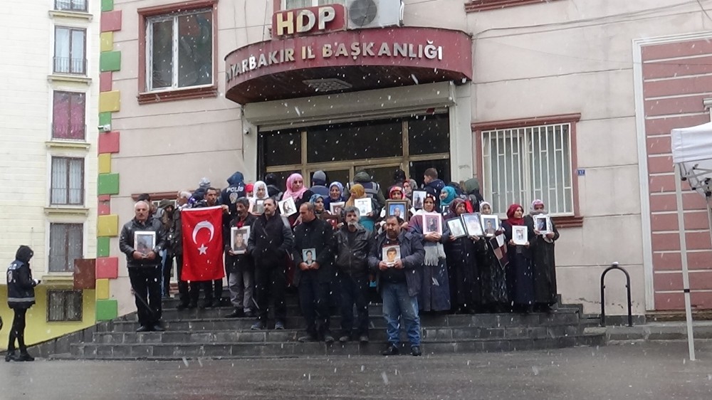 HDP önündeki ailelerin evlat nöbeti 137’inci gününde 