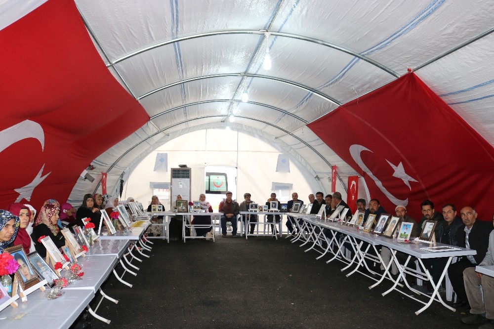 HDP önündeki ailelerin evlat nöbeti 196. gününde 