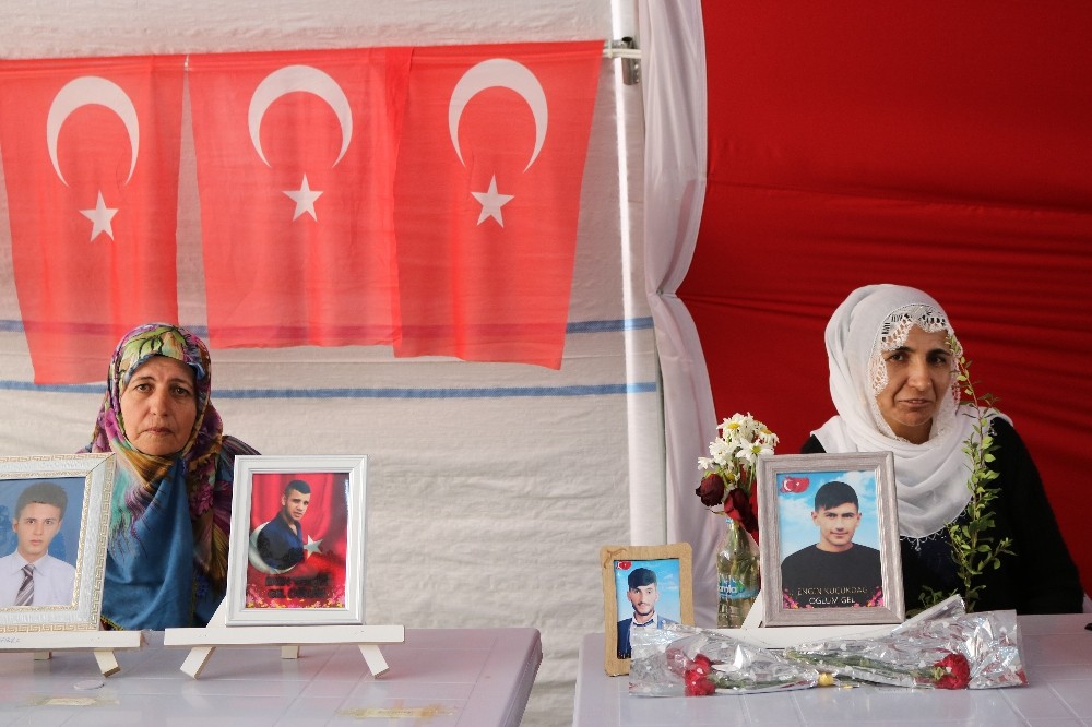 HDP önündeki ailelerin evlat nöbeti 205’inci gününde 