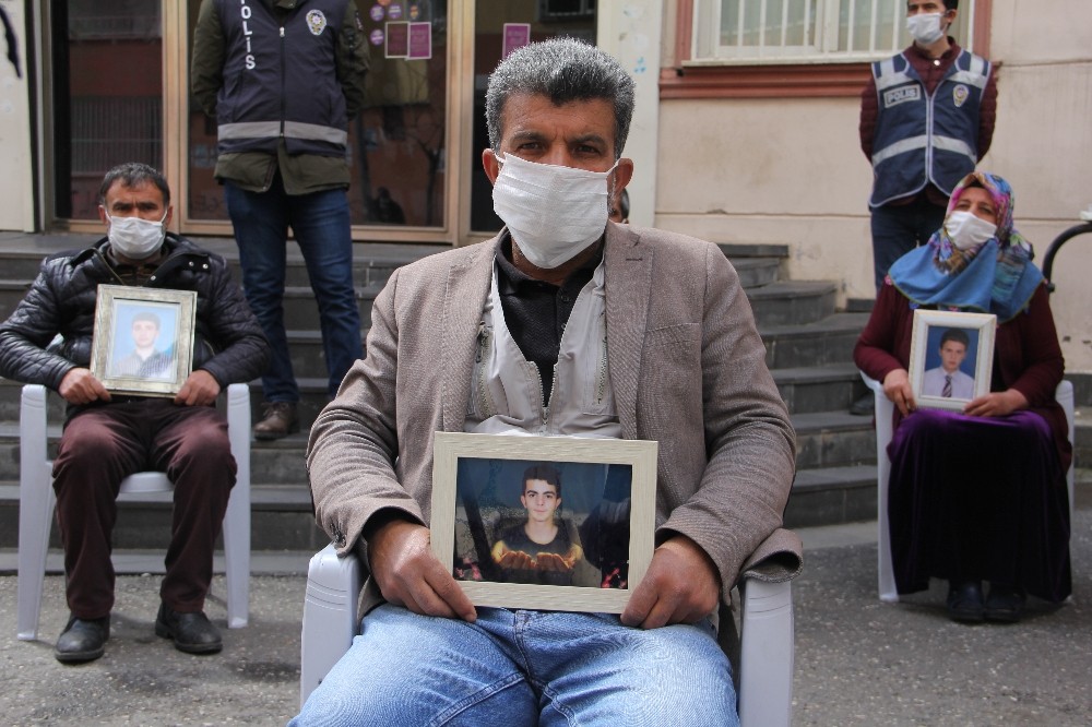 HDP önündeki ailelerin evlat nöbeti 215’inci gününde 