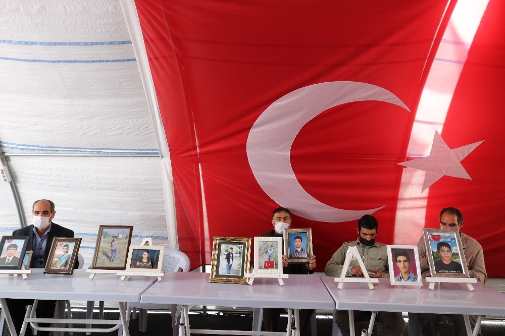 HDP önündeki ailelerin evlat nöbeti 252. gününde 
