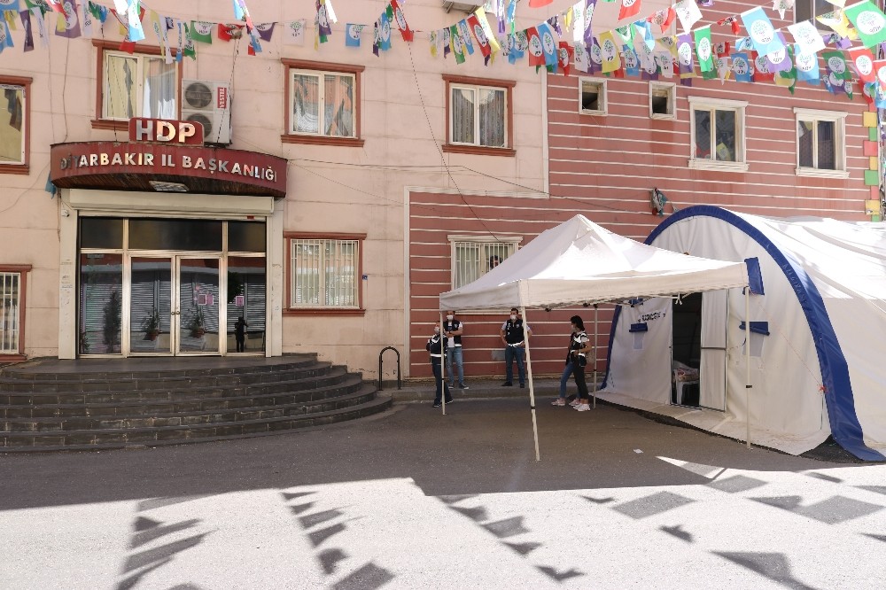HDP önündeki ailelerin evlat nöbeti 255’inci gününde 
