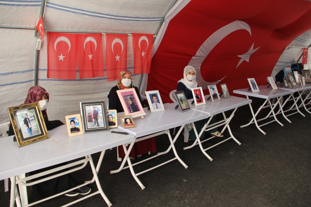 HDP önündeki ailelerin evlat nöbeti 259’uncu günde 