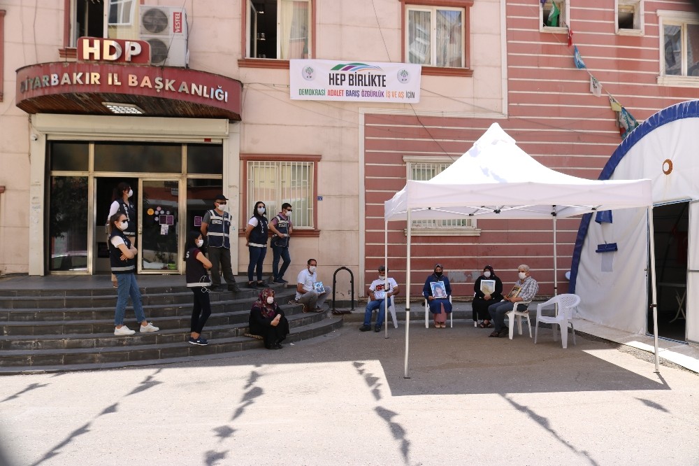 HDP önündeki ailelerin evlat nöbeti 294’üncü gününde 