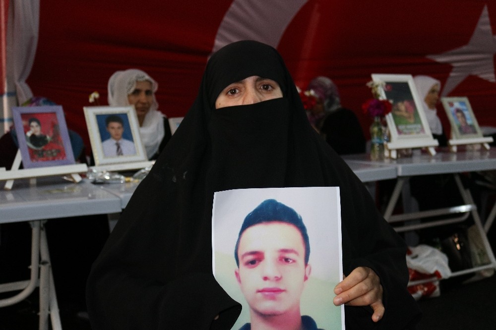 HDP önündeki evlat nöbetine 7 aile daha katıldı 