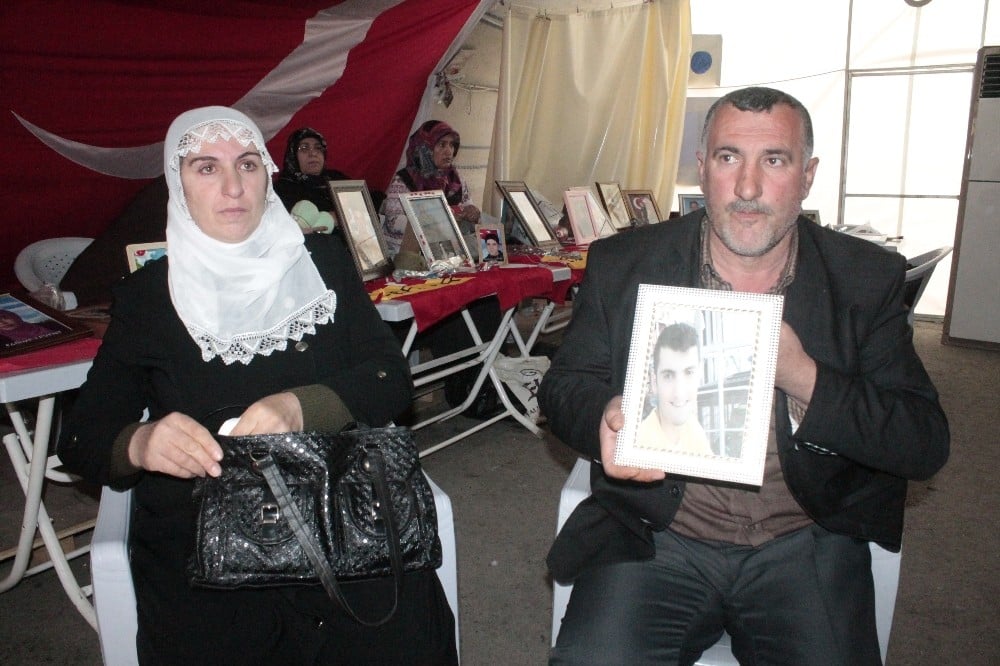 HDP önündeki evlat nöbetine bir aile daha katıldı 