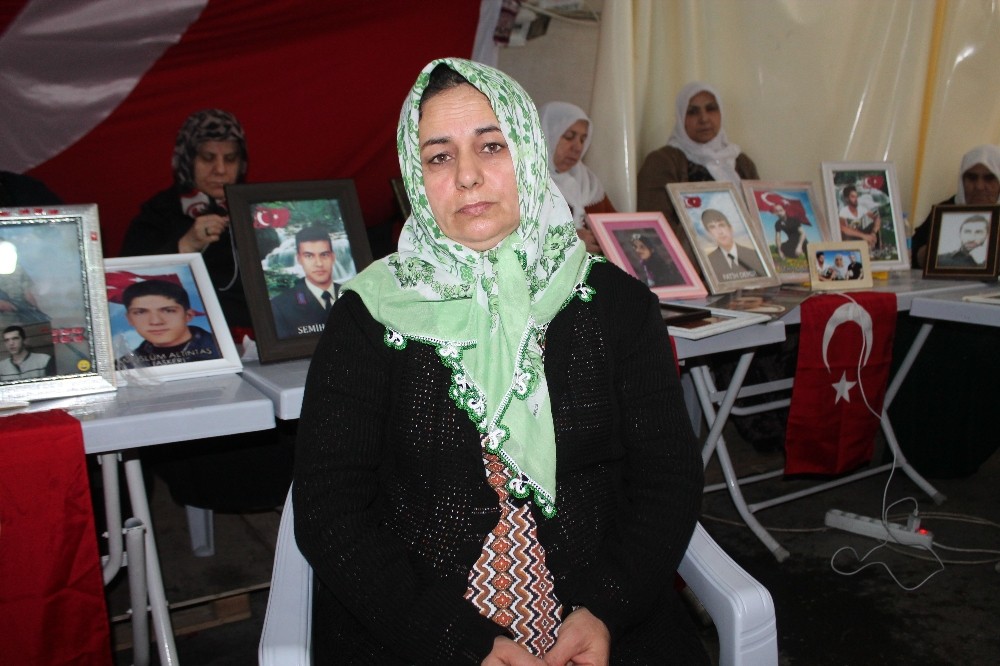 HDP önündeki evlat nöbetine bir aile daha katıldı 