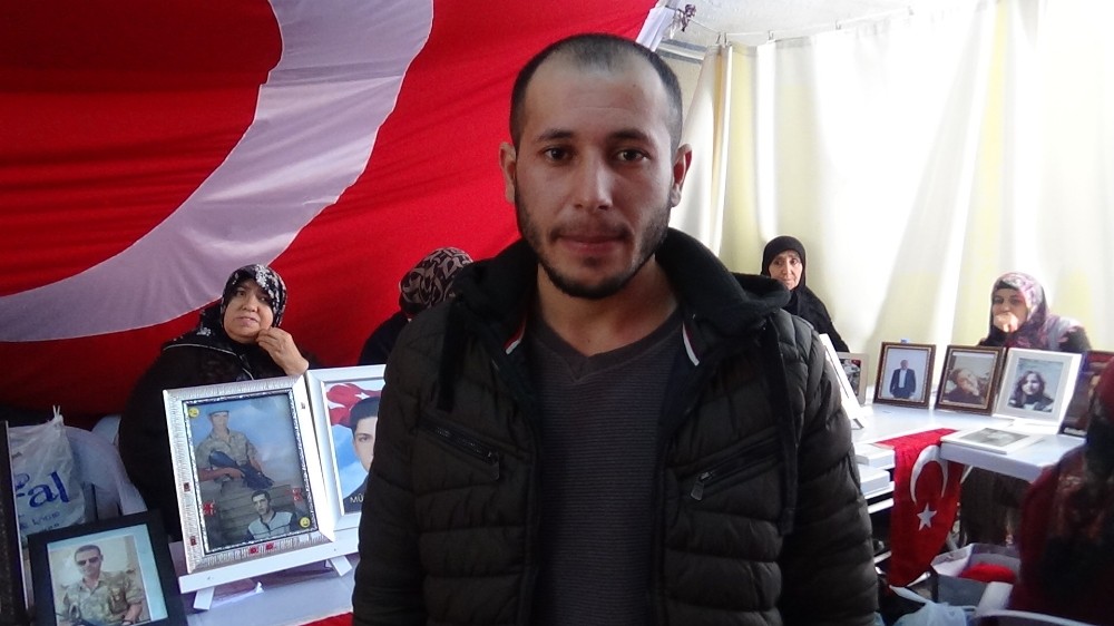 HDP önündeki evlat nöbetine bir aile daha katıldı 