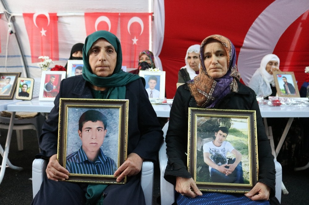 HDP önündeki evlat nöbetine iki aile daha katıldı 