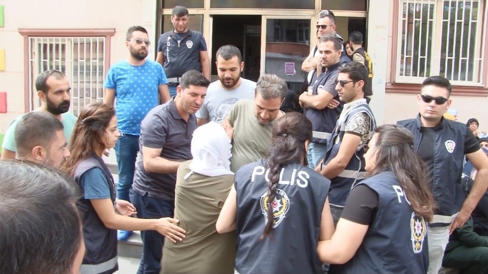 HDP önündeki eylemde gerginlik 