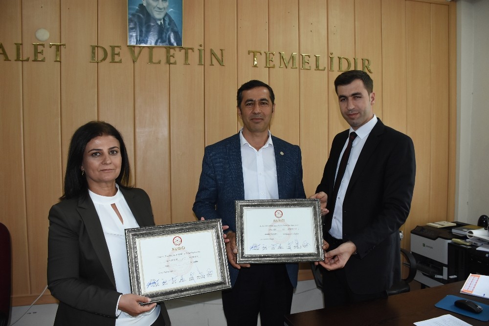HDP’den Nusaybin Belediye Başkanı seçilen Nergiz, mazbatasını aldı 