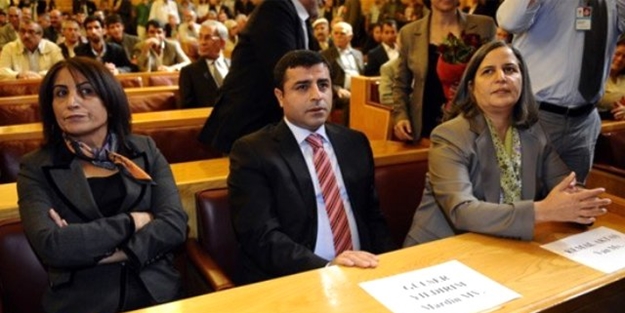 HDP'den Öcalan yasağı!