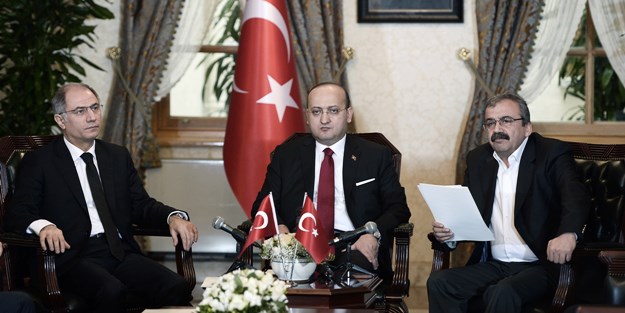 HDP'den PKK'ya çağrı: Silah bırakmak için toplanın