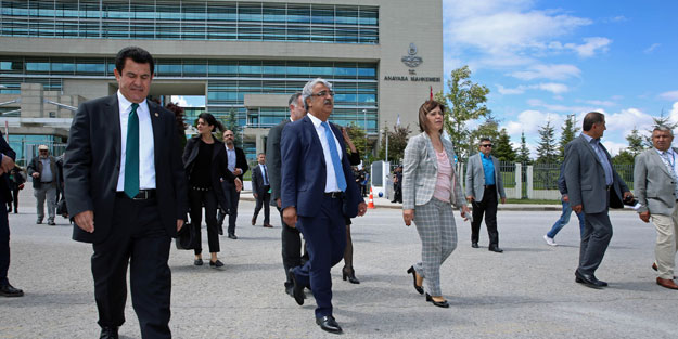 HDP'li 58 milletvekili birden AYM'ye koştu