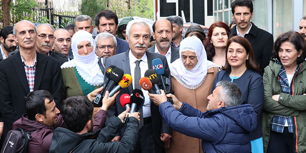 HDP'li Adnan Selçuk Mızraklı'ya mazbata verildi