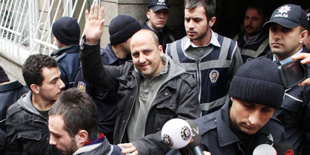 HDP'li Ahmet Şık 'Şimdilik' paçayı kurtardı