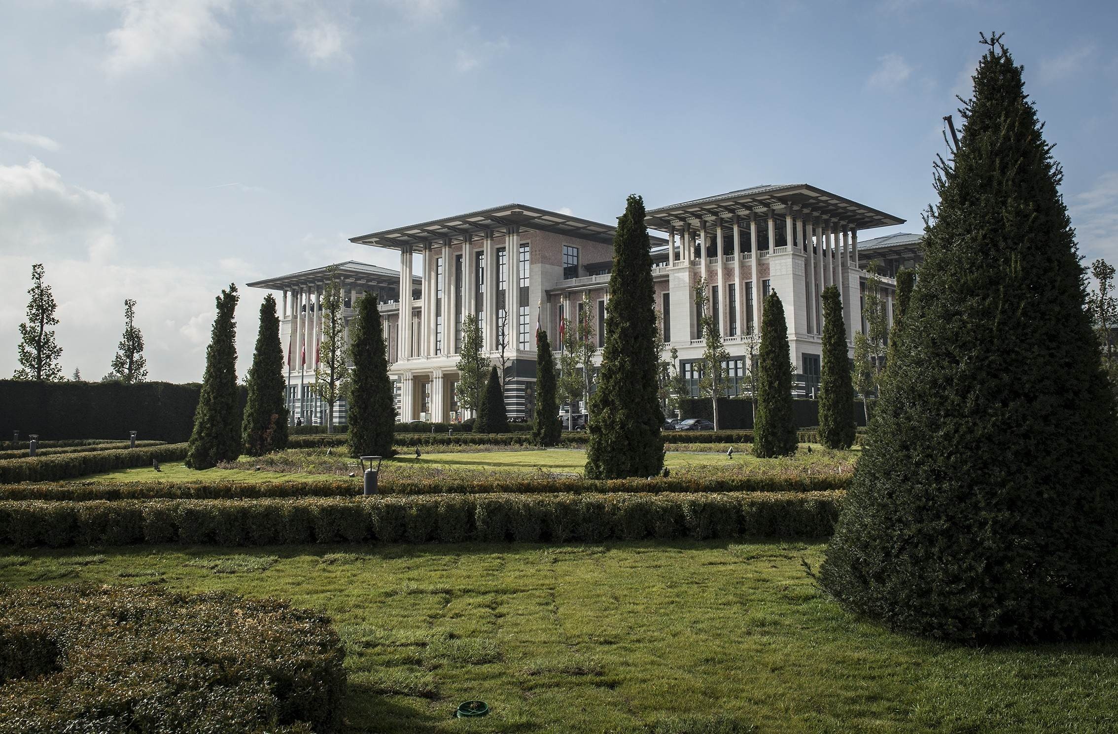 HDP'li bakanlardan beştepe kararı!