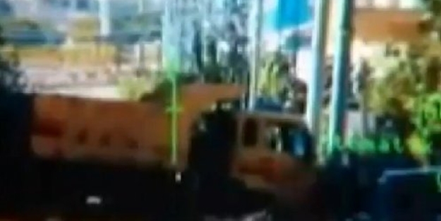 HDP'li belediyenin kamyonu patlatıldı!
