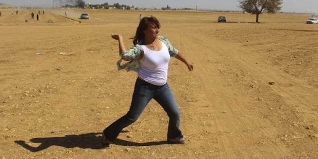 Polise taş atan HDP’li isme şok!