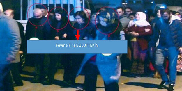 HDP'li Sur Belediye Başkanı Filiz Buluttekin, Eren Bülbül'ü şehit eden PKK'lı terörist Mehmet Yakışır'ın sözde cenazesine katılmış