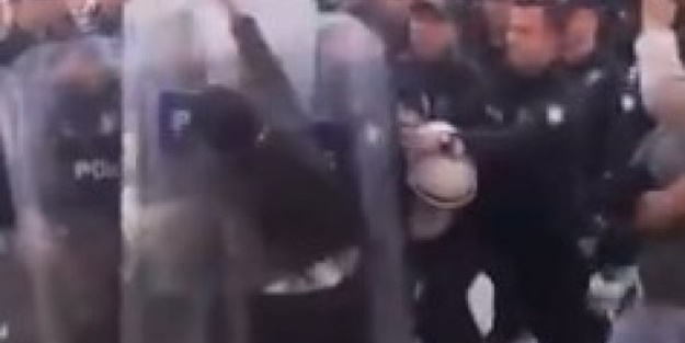 HDP'li vekil kırmızıyı gören boğa gibi polis kalkanına kafa attı