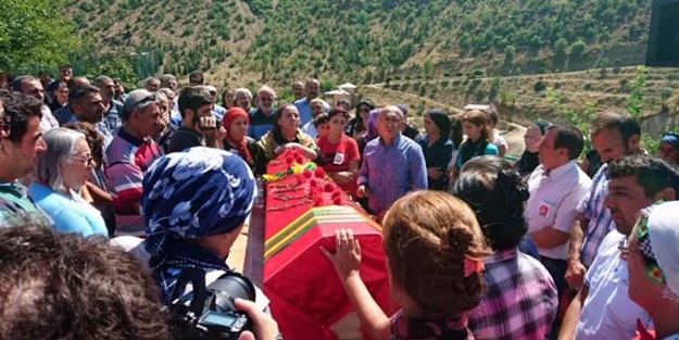 HDP'li vekil terörist cenazesinde!