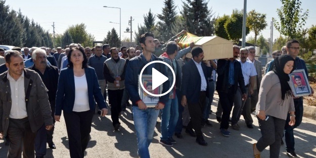 HDP'li vekil terörist cenazesine katıldı