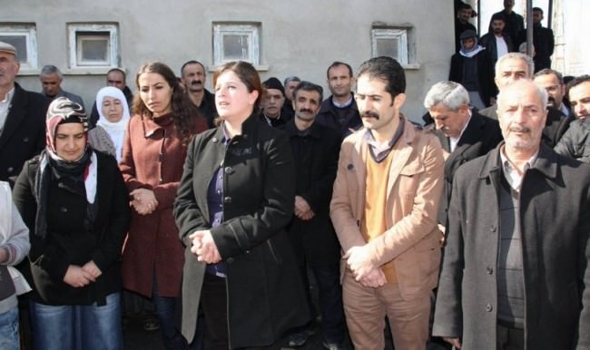 HDP'li vekil teröristin taziyesine katıldı