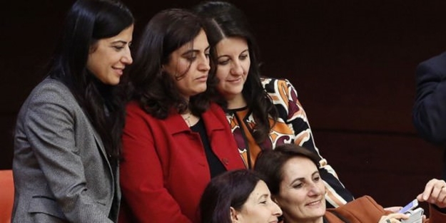 HDP'liler selfie yaptı