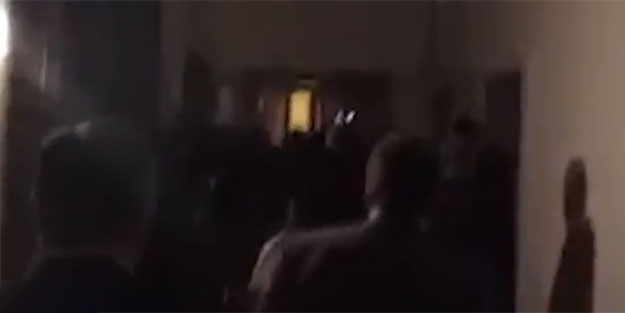 HDP'liler salonu PKK marşıyla terk etti