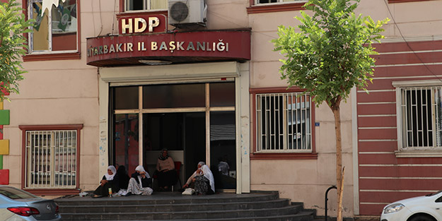 HDP'liler Hacire Akar ve ailesine saldırdı! 