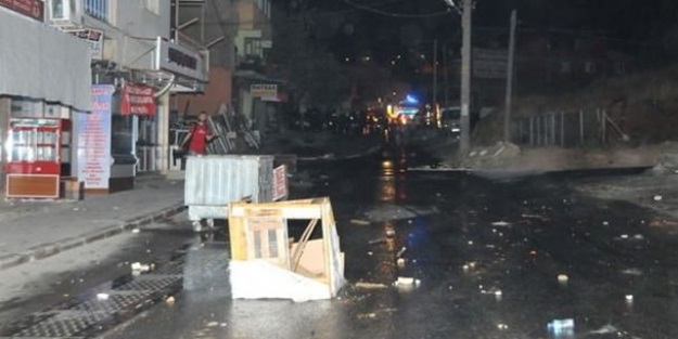 HDP'liler kendilerini koruyan polise saldırdı!