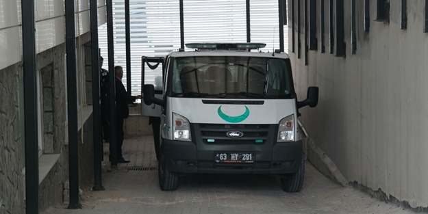 HDP'liler PKK'lı canlı bombanın cesedini aldı!
