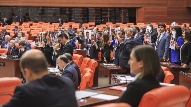 HDP'liler terörden tutuklu vekillere sahip çıktı