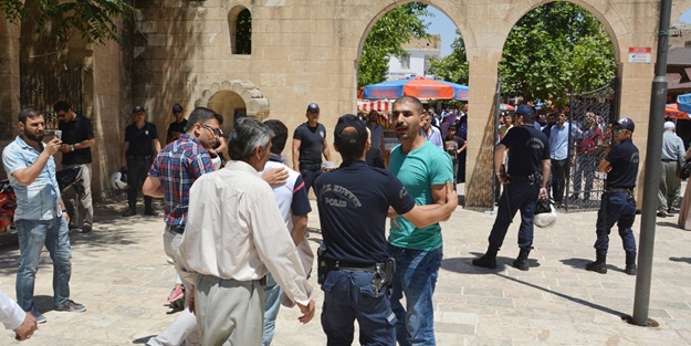 HDP'lilerden cenaze namazında provokasyon