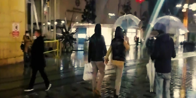 HDP'nin kapatılma davası İstiklal Caddesi'nde sevinçle karşılandı