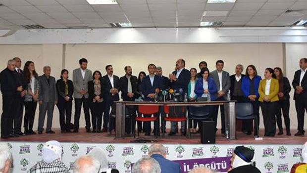 HDP'nin kutlama programında skandal görüntüler