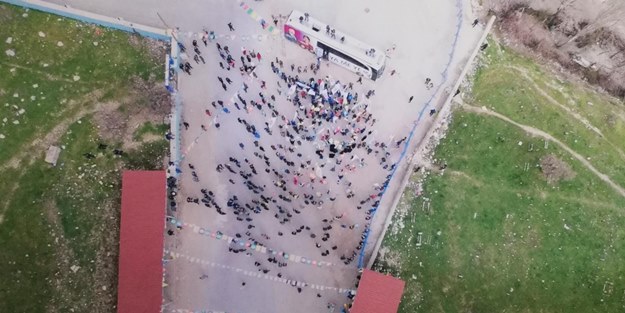 HDP’ye Diyarbakır'da soğuk duş: Bayraklardan kalabalığı göremiyorum