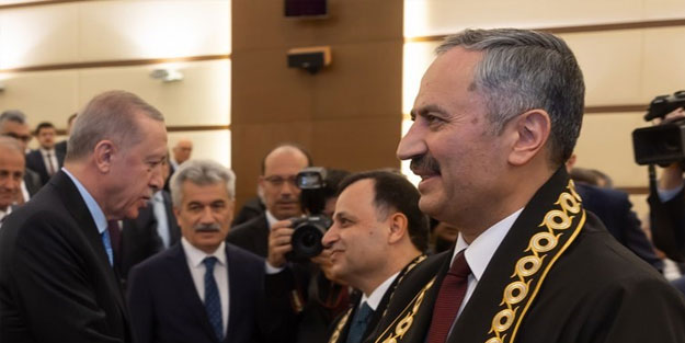 Hedeflerinde AYM’nin yeni üyesi Yılmaz Akçil var! Ayasofya’yı açtırana Sözcü ve CHP kini